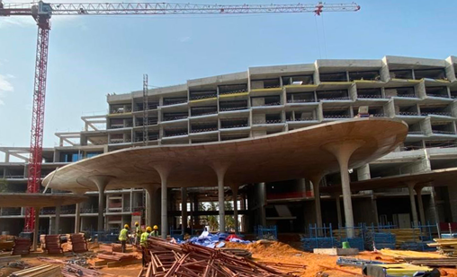 Canopy van Sofitel Hotel in Cotonou in aanbouw